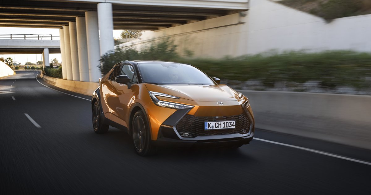 Toyota CHR Hybrid (2024) review typical Toyota, but not Car Vrum